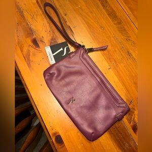 NEW NWT VERA WANG WRISTLET.  MUST BE BUNDLED